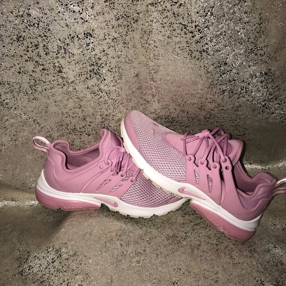 Nike Shoes - Women’s Nike shoes